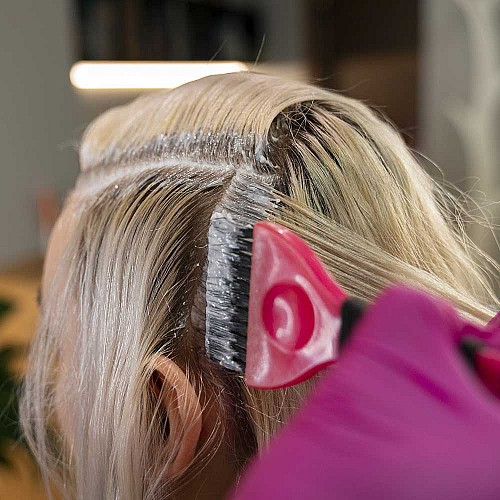 Боядисване на корен