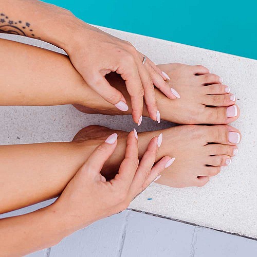 Маникюр и педикюр с гел лак