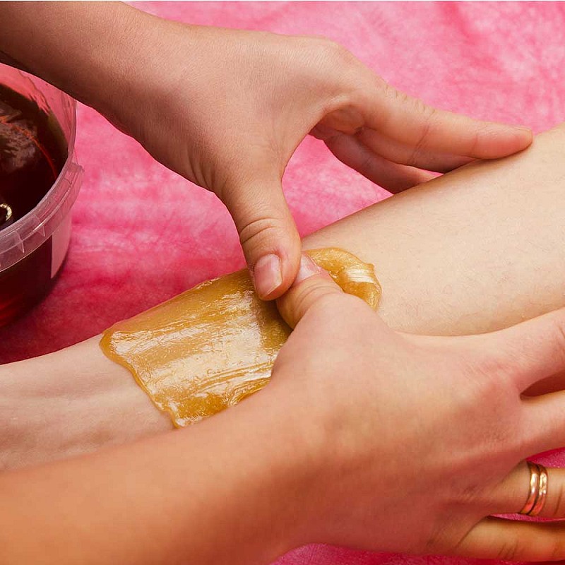 Кола маска ръце