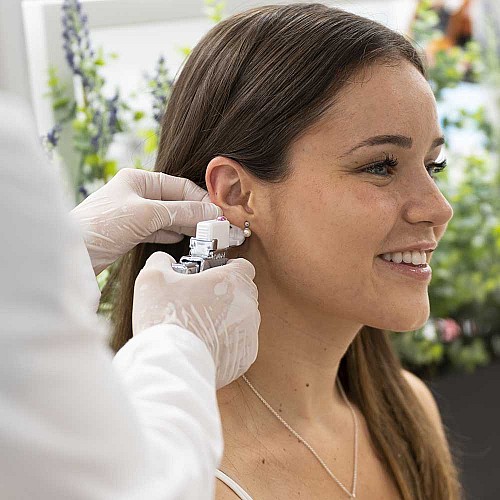 Пробиване на уши