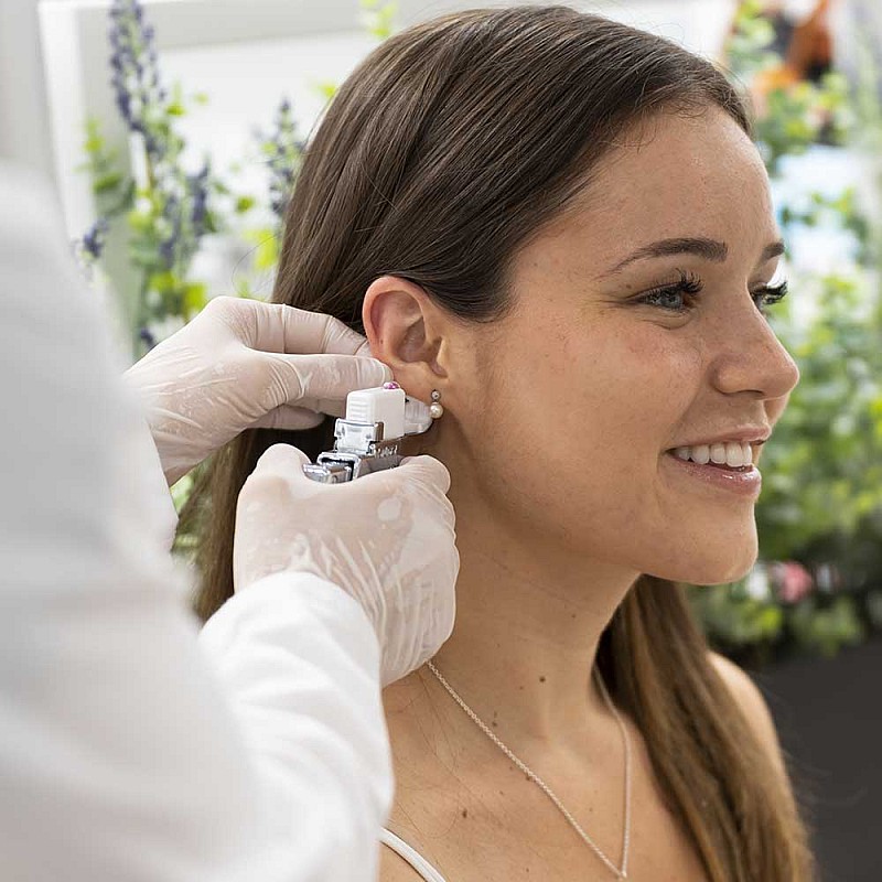 Пробиване на уши